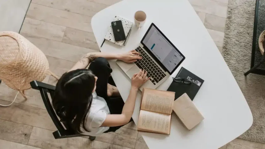 Choosing the Best Online Learning Platform for Your Team: A 2024 Guide for UK Business Owners