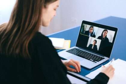 Online Classrooms Where Students Run the Show: We Tested How This Unconventional Model Can Work