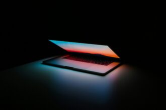 A picture of a macbook laptop