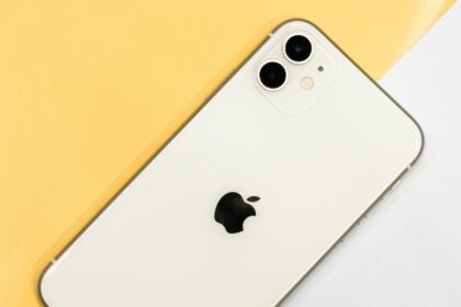 A picture of an Iphone
