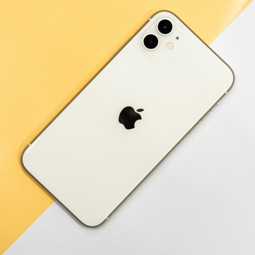 A picture of an Iphone